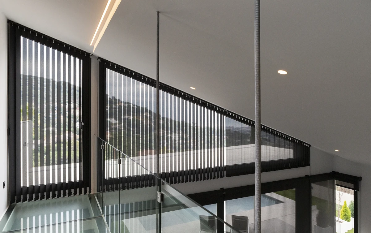 Cortinas Verticales a medida instaladas en villa de Marbella